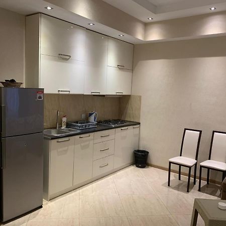 Apartment Three Bedroom In Saburtalo 第比利斯 外观 照片