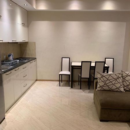 Apartment Three Bedroom In Saburtalo 第比利斯 外观 照片