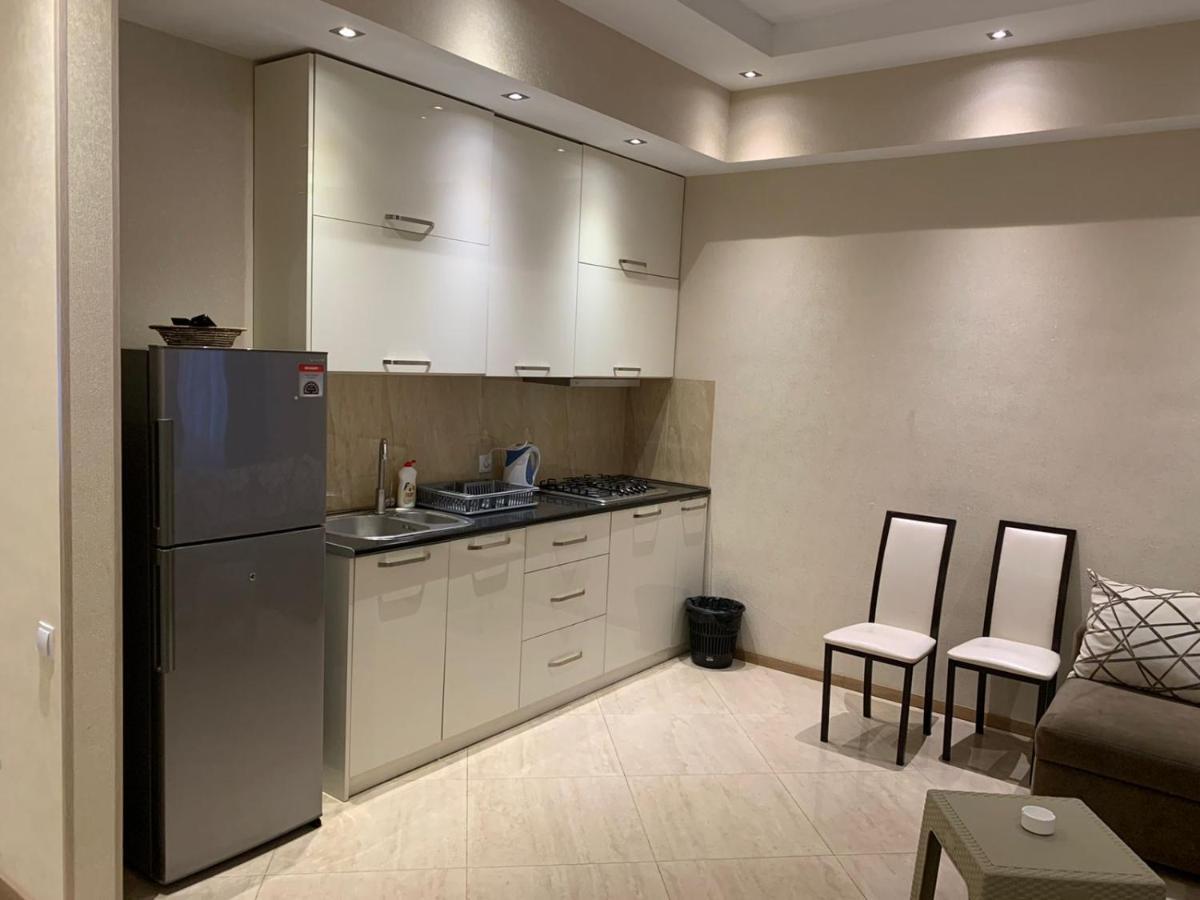 Apartment Three Bedroom In Saburtalo 第比利斯 外观 照片