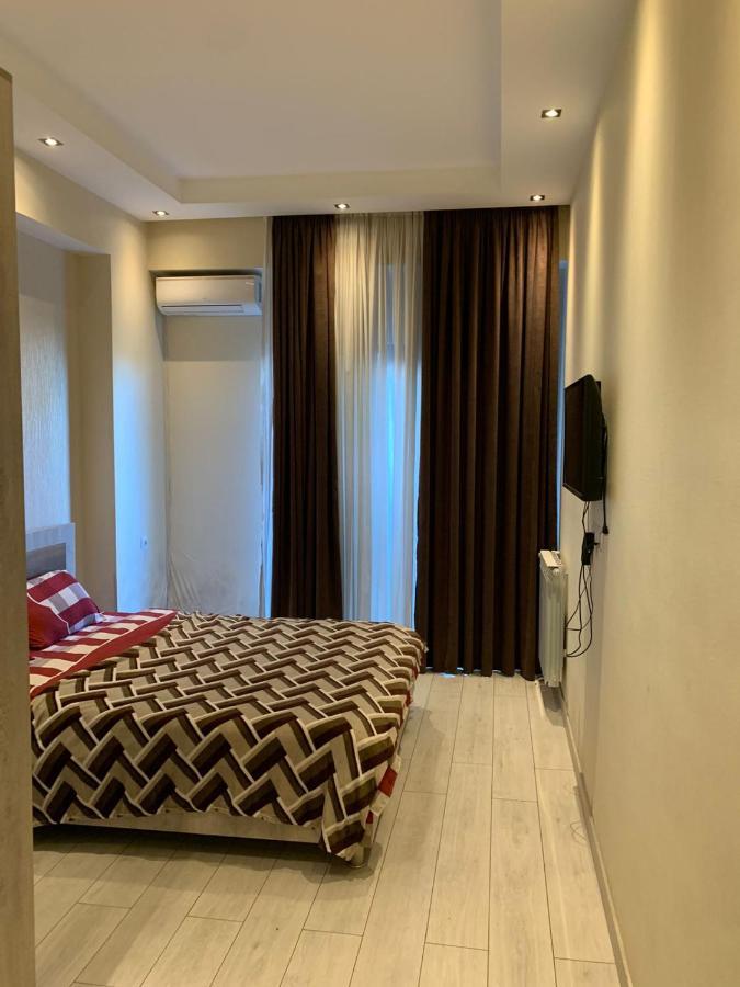 Apartment Three Bedroom In Saburtalo 第比利斯 外观 照片