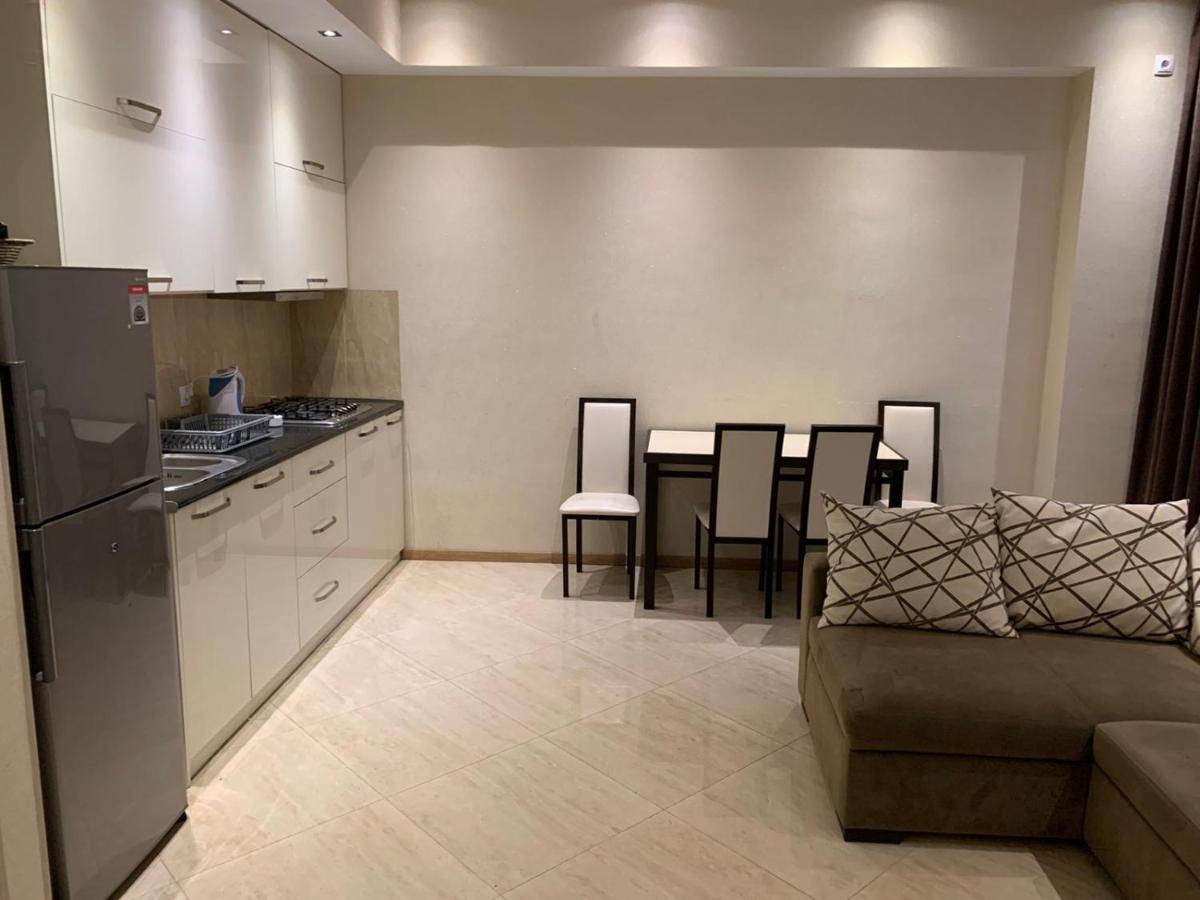 Apartment Three Bedroom In Saburtalo 第比利斯 外观 照片