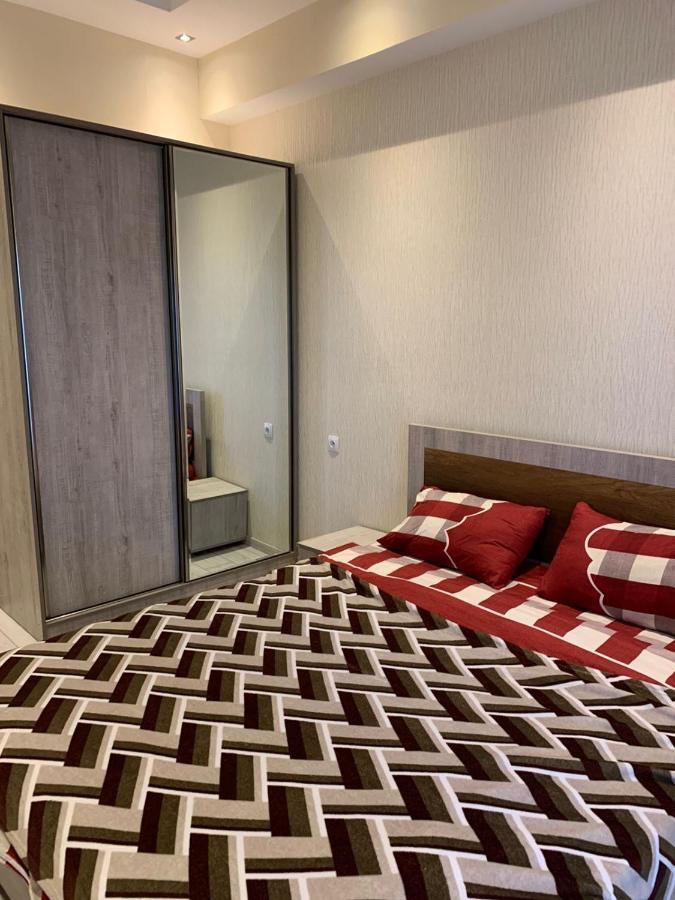 Apartment Three Bedroom In Saburtalo 第比利斯 外观 照片