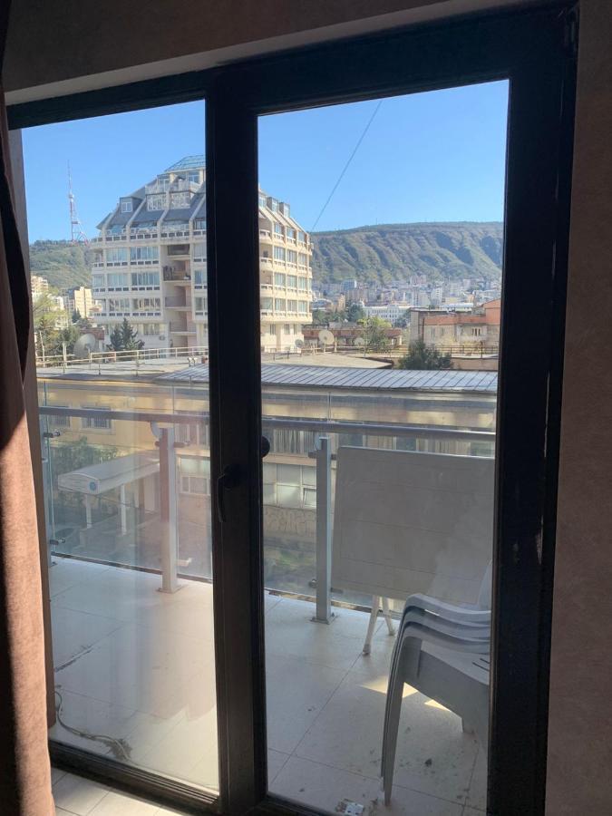 Apartment Three Bedroom In Saburtalo 第比利斯 外观 照片