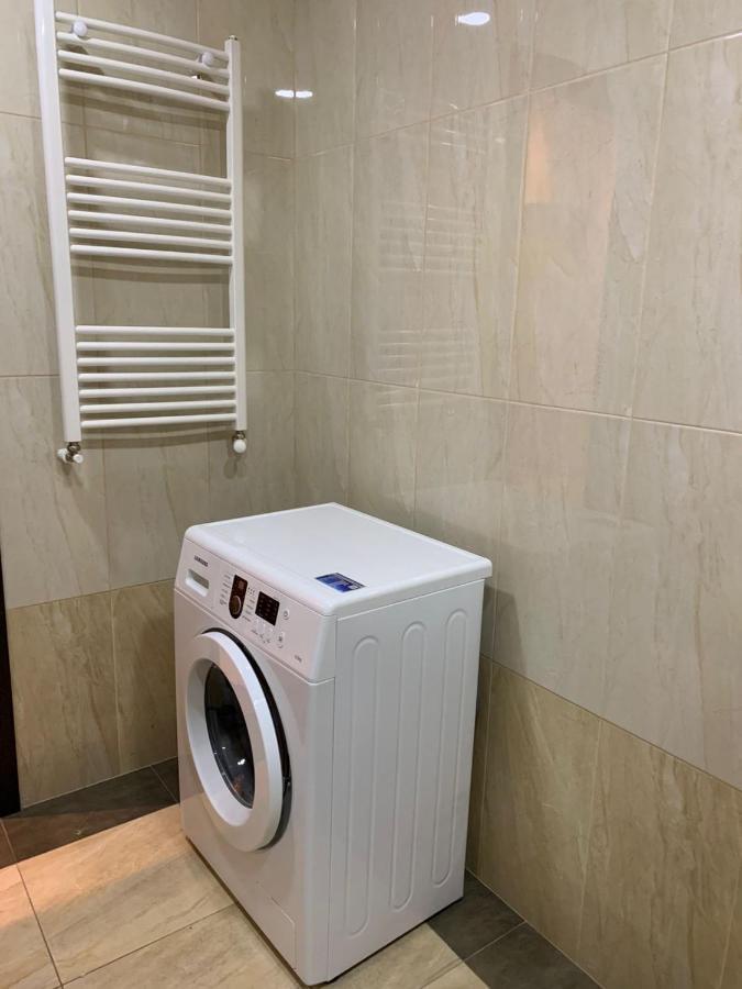 Apartment Three Bedroom In Saburtalo 第比利斯 外观 照片
