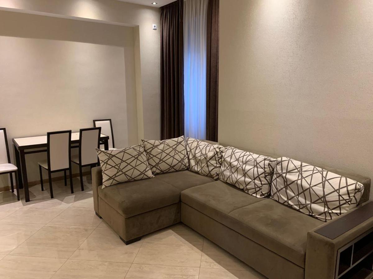 Apartment Three Bedroom In Saburtalo 第比利斯 外观 照片