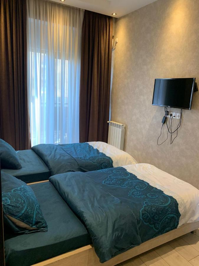 Apartment Three Bedroom In Saburtalo 第比利斯 外观 照片